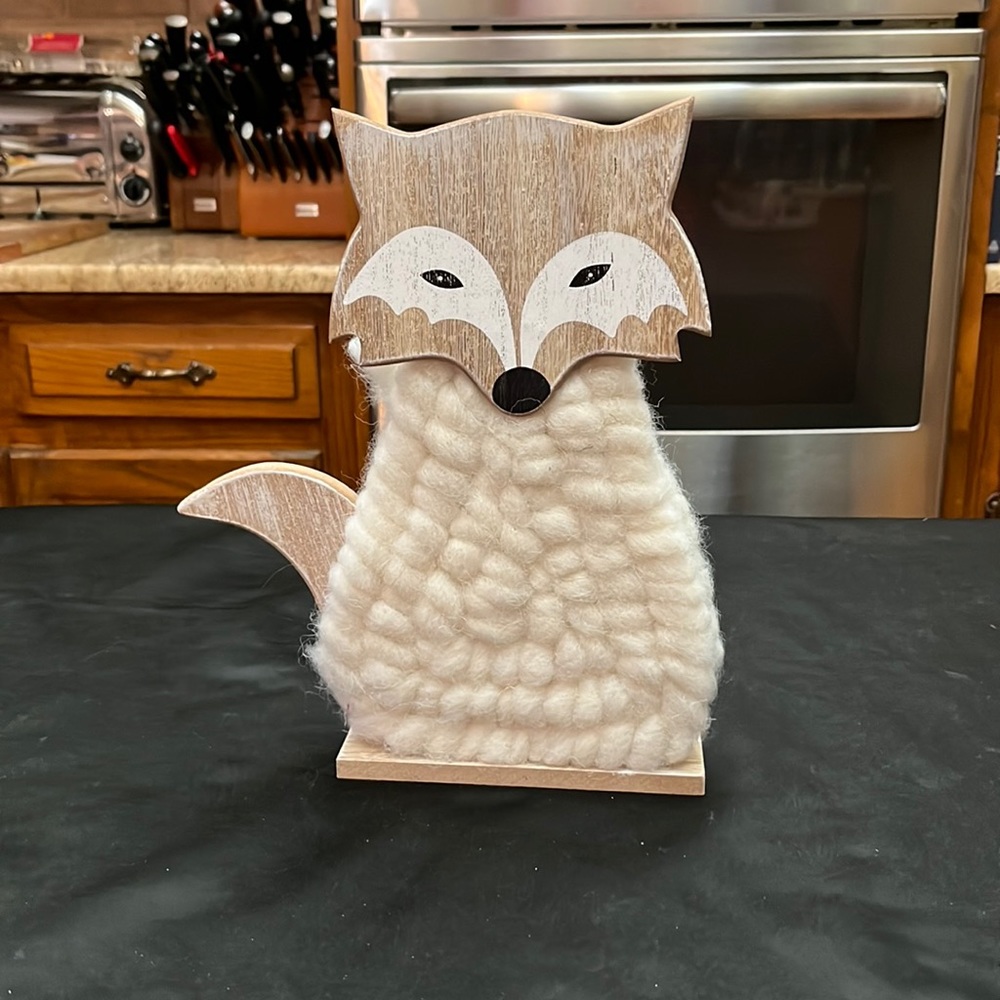 NWT Die-Cut Fox With Wool Body.  Cute Painted Face.  Wood on a Wood base.